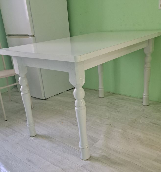 Отдам даром кухонный стол