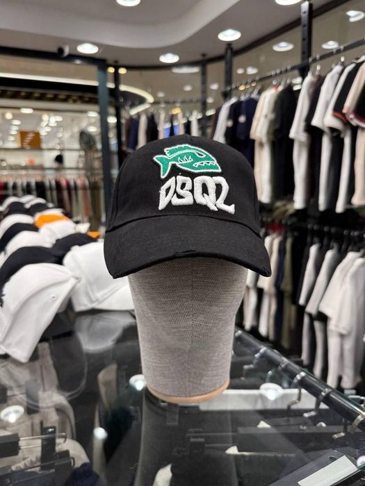 Шапки с козирка различни модели Dsquared