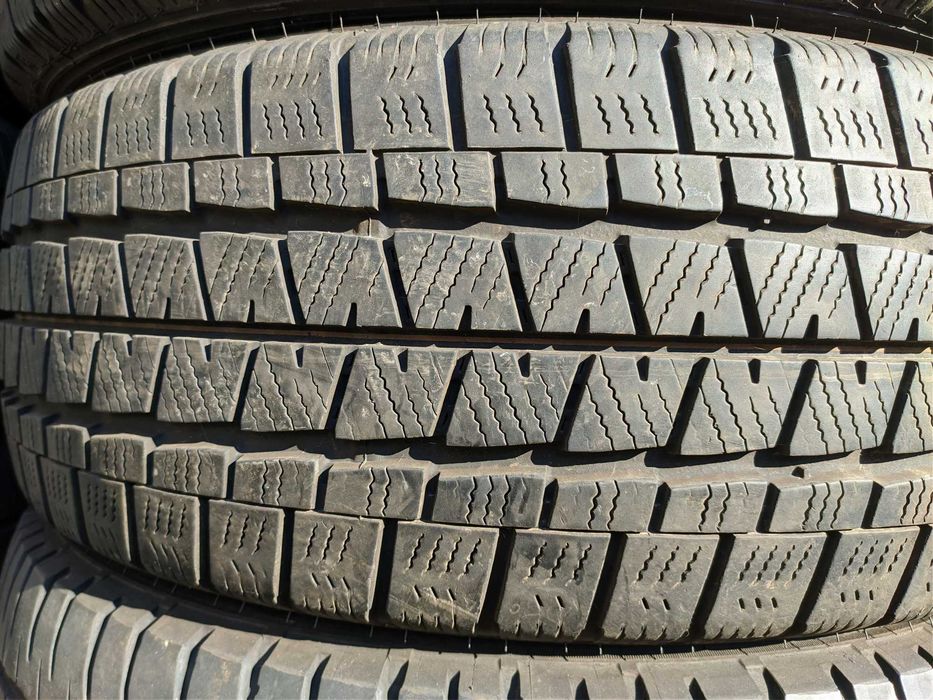 2бр Зимни гуми за бус 215 60 17 С - Falken