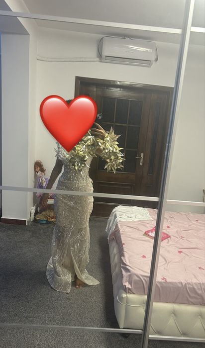 Rochie de seara, purtata o singura data , fara defect .