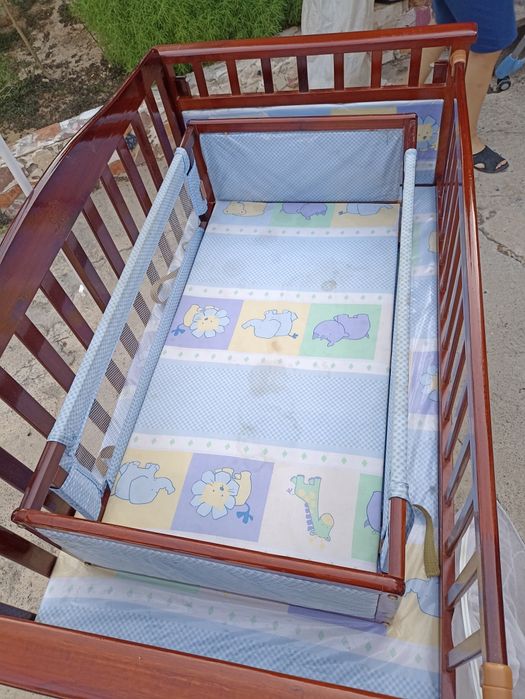 Детская кровать с накиткой