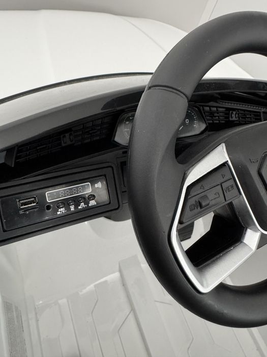Акумулаторен джип Audi e-tron sportback