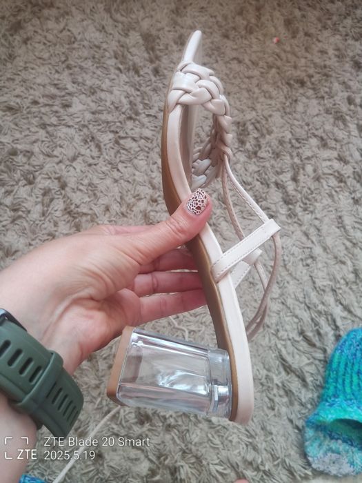 Продам босоножки