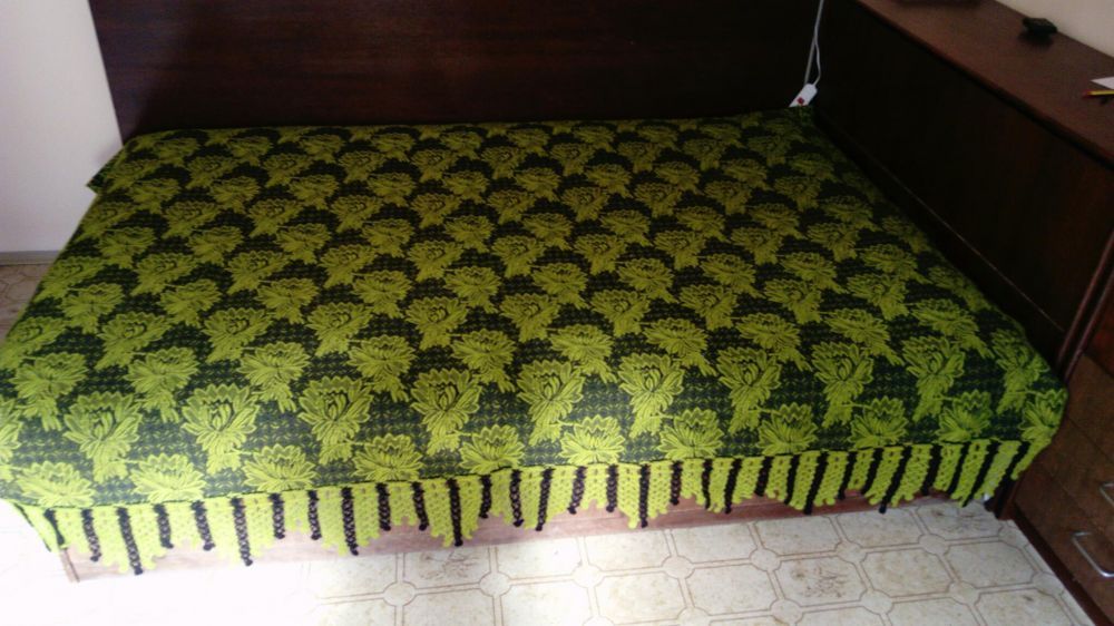 Дантелена вълнена покривка