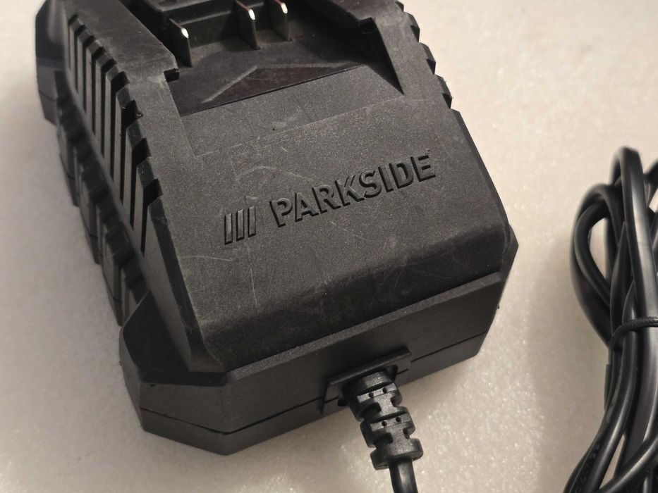 Incarcator Parkside seria X20V Team, PLG 20 C1, 21,5V - 2.4A 51,6W