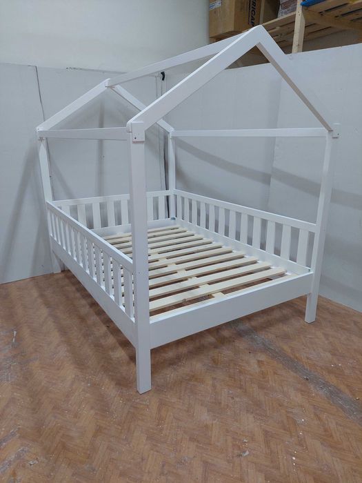 TRANSPORT GRATUIT.Pat tip casuta,cod 413