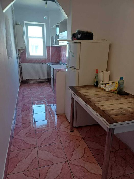 Inchiriez apartament