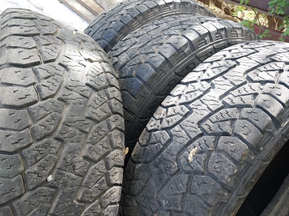 4 шины Hankook 265 70 R17.