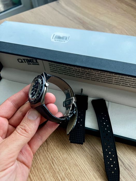 Timex Q GMT – Ref. TW2V38200-7U Gunmetal