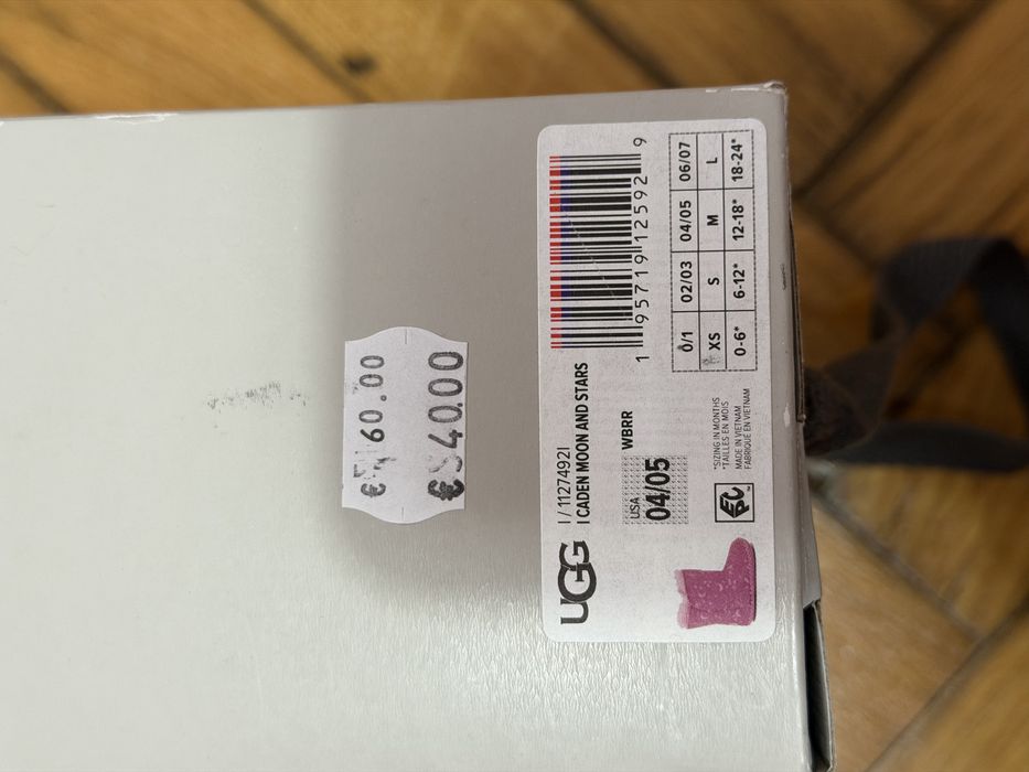 Ugg baby moon and star noi 20.5