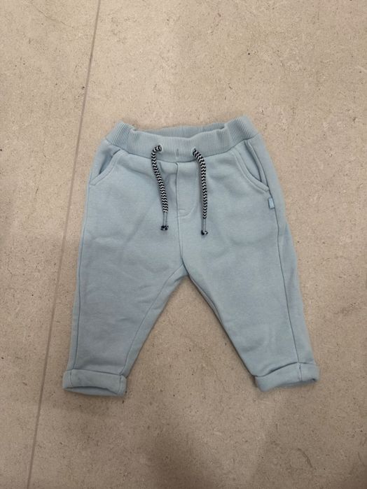 Комплект на марката Окайди, суитшърт и спортно долнище. Размер 6м., 68