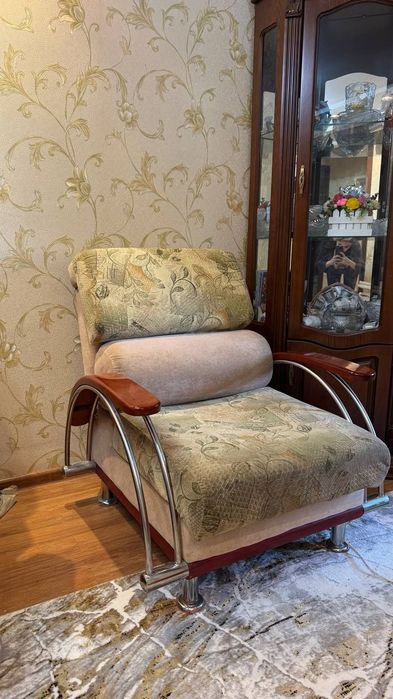 Продается диван- кровать и два кресла. Комплект