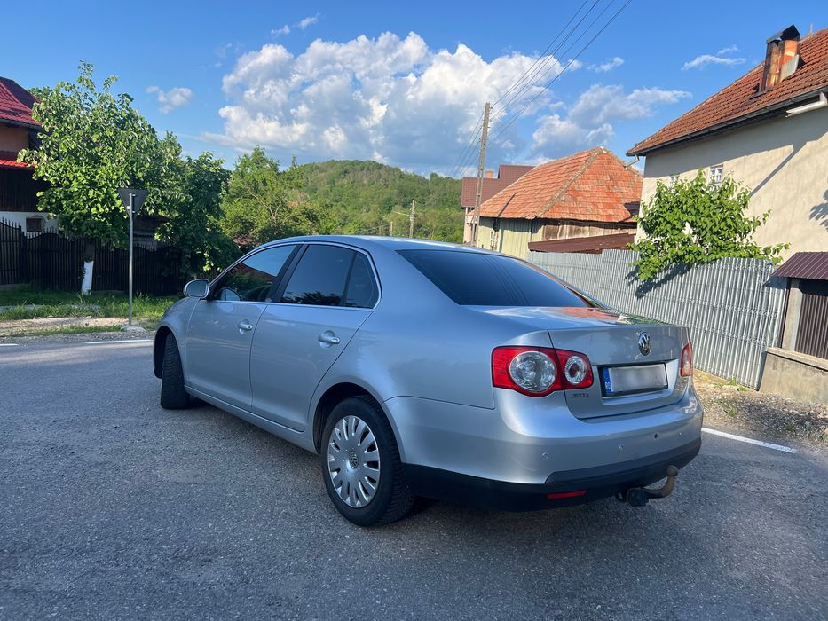 Vand Volkswagen Jetta 1.6 Benzina
