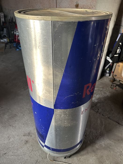 Витрина RedBul  заредена