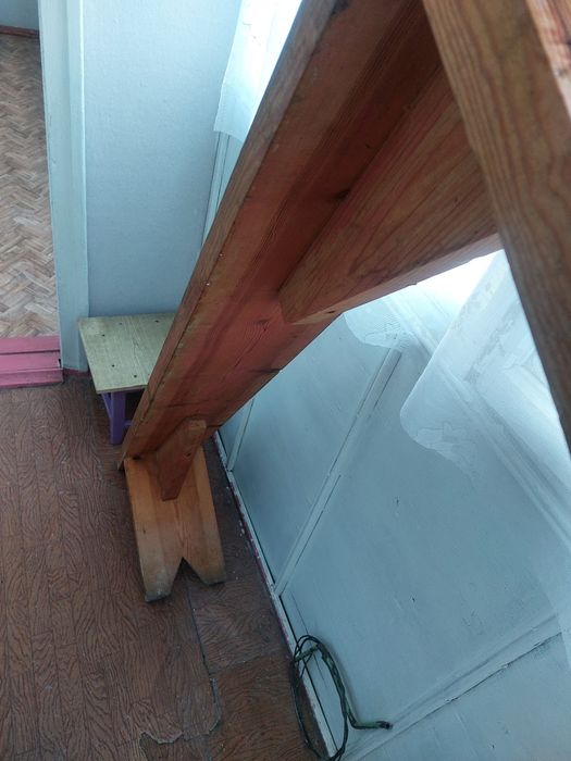 Скамья, лавочка.