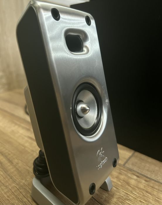 Мощна 2.1 аудио система Logitech Z3 – 40W RMS (Дървен субуфер)