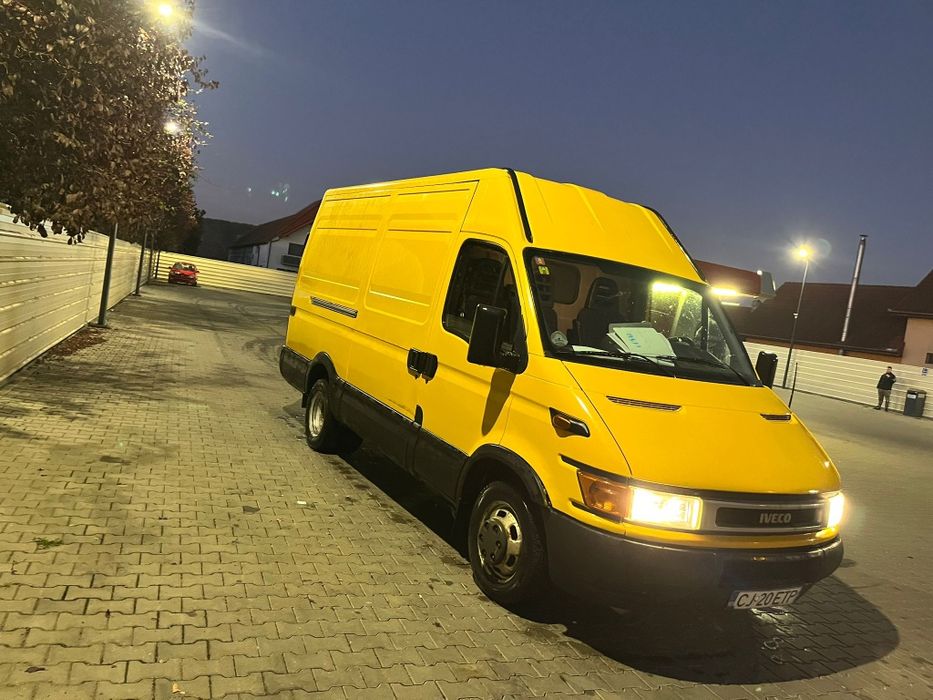Vând iveco mașină de transport