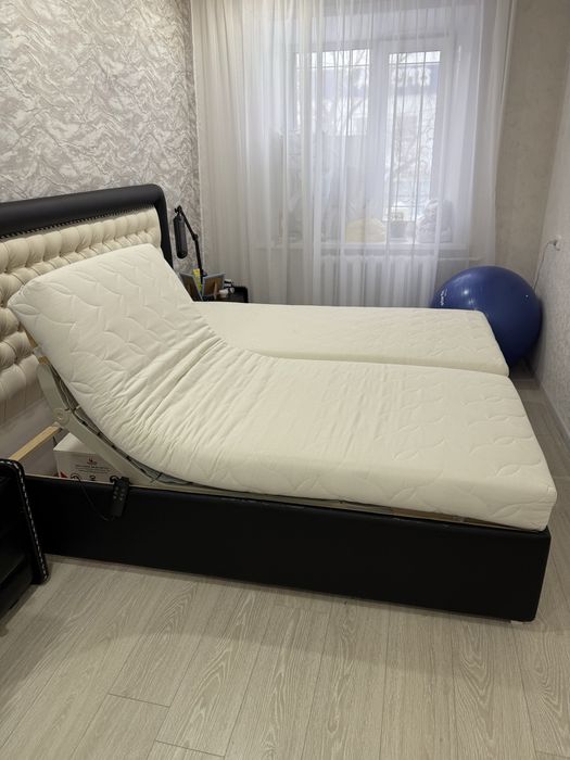 Двуспальная кровать