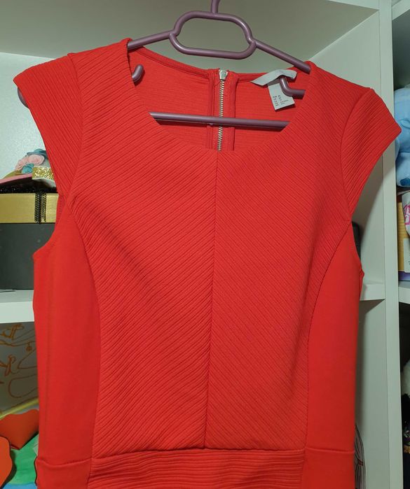 Rochie rosie H&M marimea 36-38
