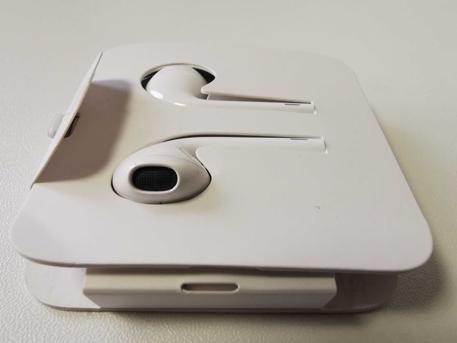 Apple Earpods с Lightning конектор, MWTY3ZM/A слушалки с кабел