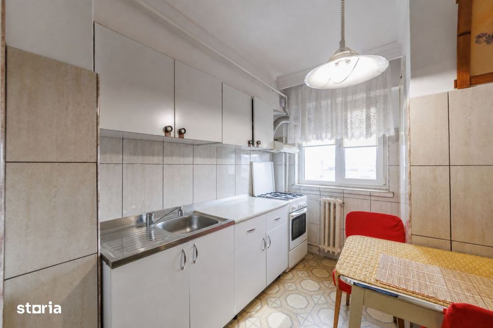 Apartament luminos cu 3 camere si balcon – Exercitiu