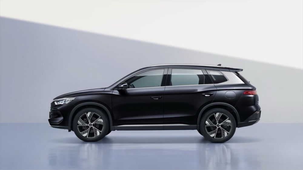 Срочно продам свою машину BYD SONG PRO 2025 года выпуска 110 км Flangs