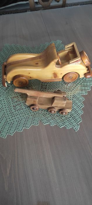 Дървени играчки - кола + кран* Кабриолет* Прецизна изработка* От Германия * Цената е за двете