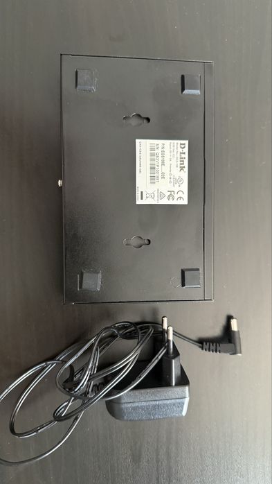 Switch D-Link DGS-1008 – 8 porturi Gigabit – carcasa metalica