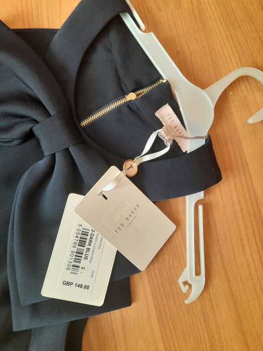 Малка официална рокля