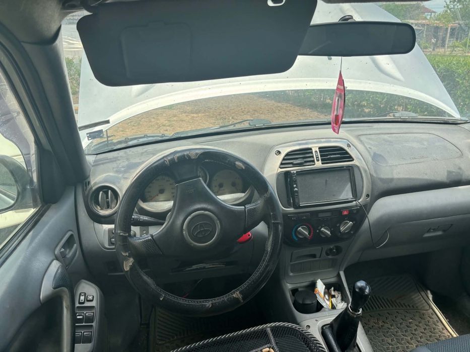 Toyota RAV4 2.0 D4D – На части или цяла
