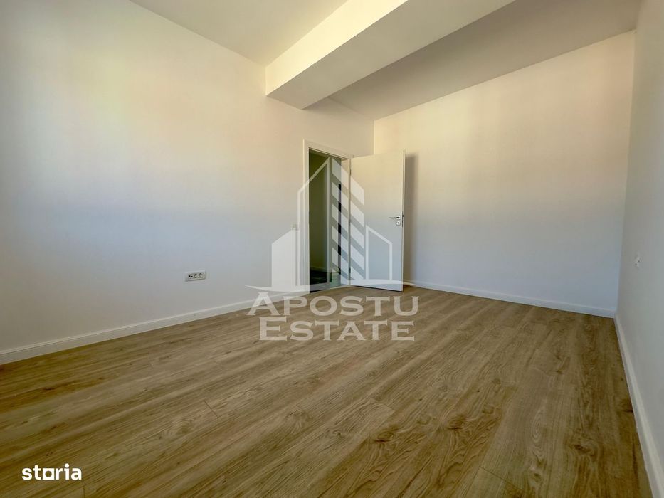 Penthouse cu 3 camere, 2 bai si dressing in spate la Lidl.