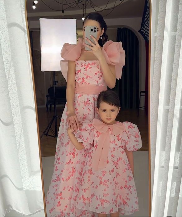 Продам два набора платья Мама и дочка