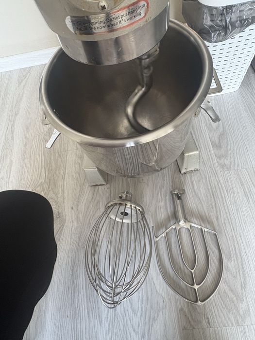 Тестомешалка в хорошем состоянии