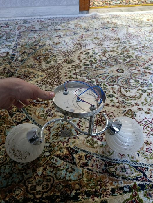 Продам две люстры