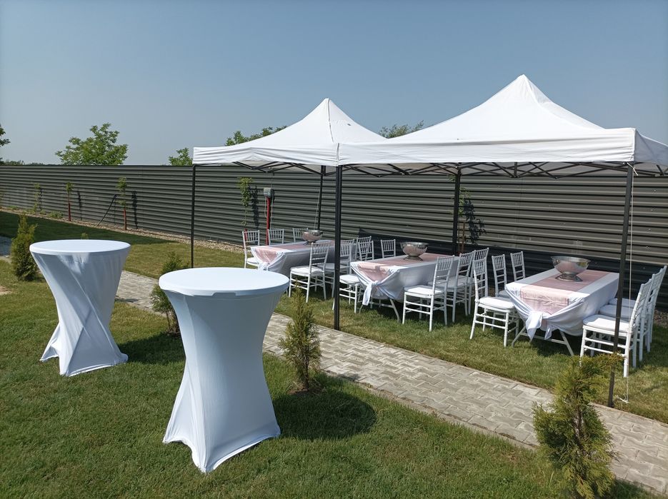 Închiriere mese cocktail înalte cu huse pentru evenimente private