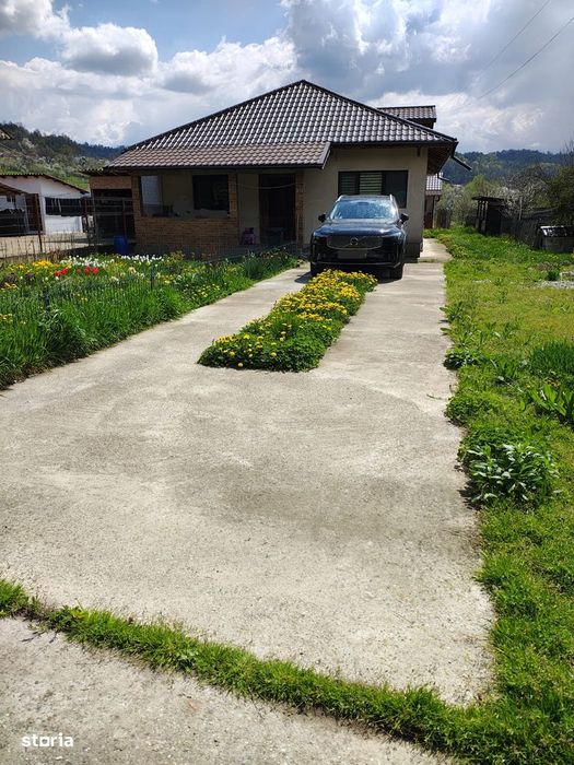 Casă cu teren generos la marginea Parcului Dendrologic