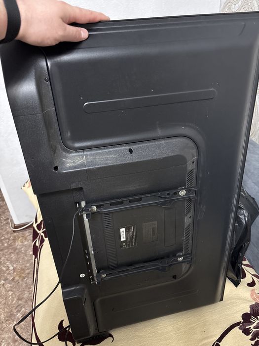 Телевизор Elenberg 99см