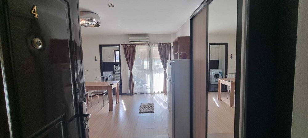 Studio Zona Pallas, Lângă Lazăr Residence