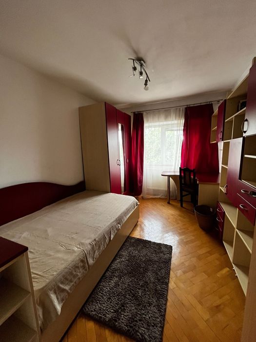 inchiriez  apartament 3 camere Nicolina 1