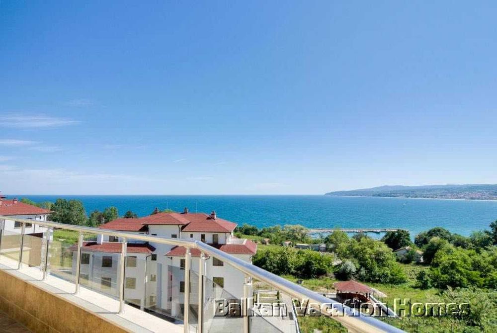 Стилно обзаведен тристаен апартамент с гледка към морето - Бяла