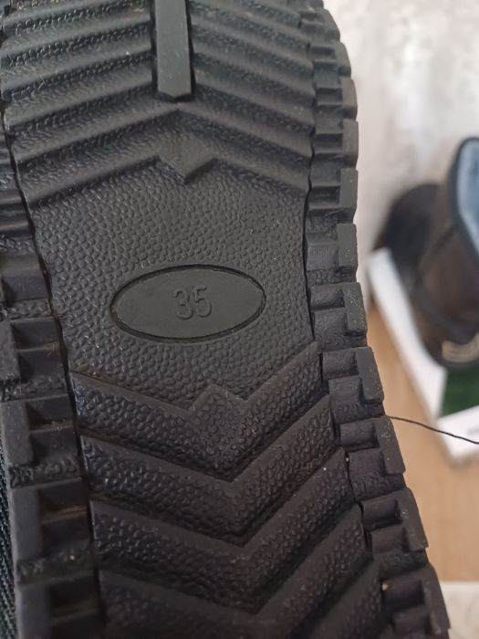 Угги кожанные на ребенка 35р