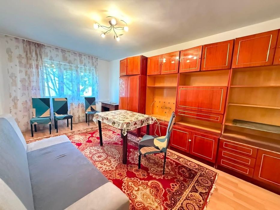 Apartament decomandat 3 camere , zona Decebal