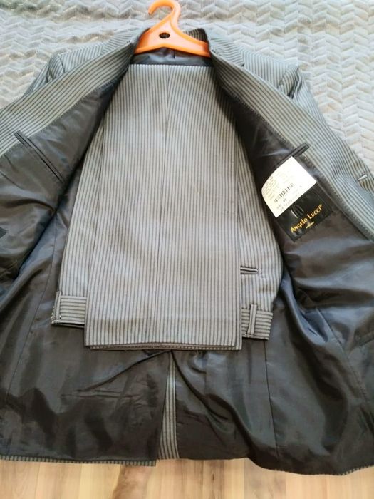 Продам мужские костюмы