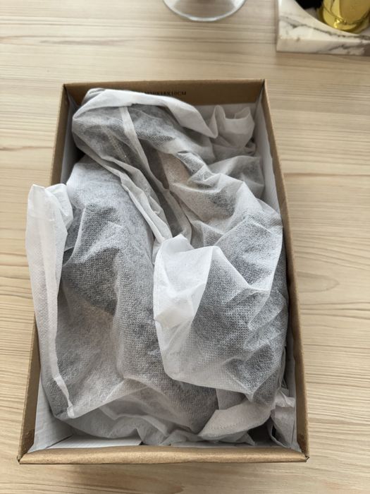 Pantofi noi, model deosebit marimea 40