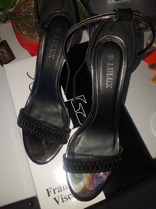 Елегантни сандали