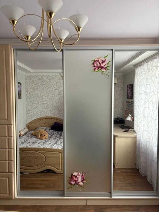 Дава се под наем Тристаен апартамент в София, Зона Б-18 - 90 кв.м за 663 € - Снимка #1