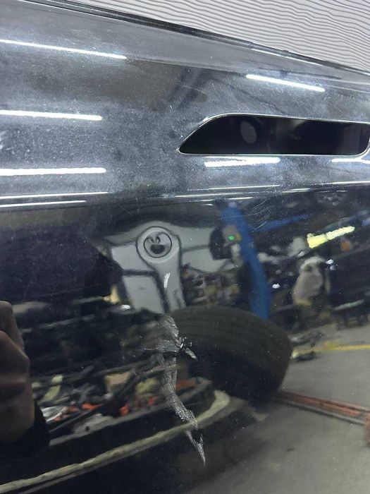 Предната лява врата на Tesla Model S