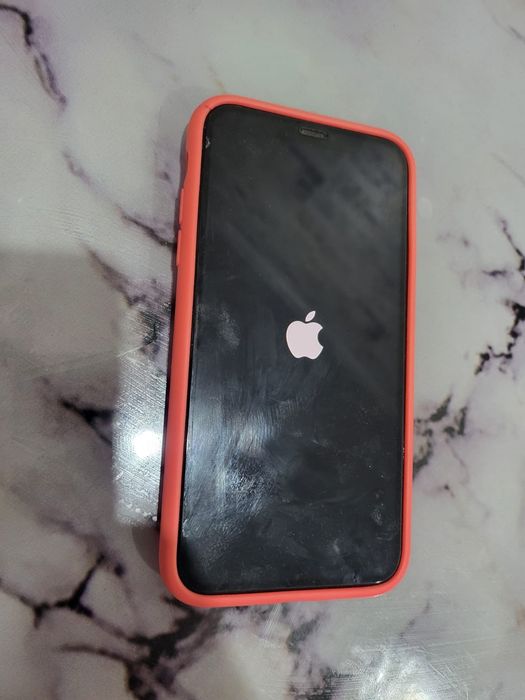 Продам айфон 11 64 гигов