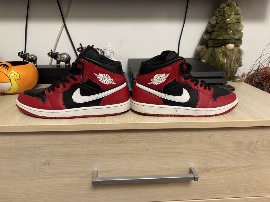 Air Jordan 1 Mid Gym Red