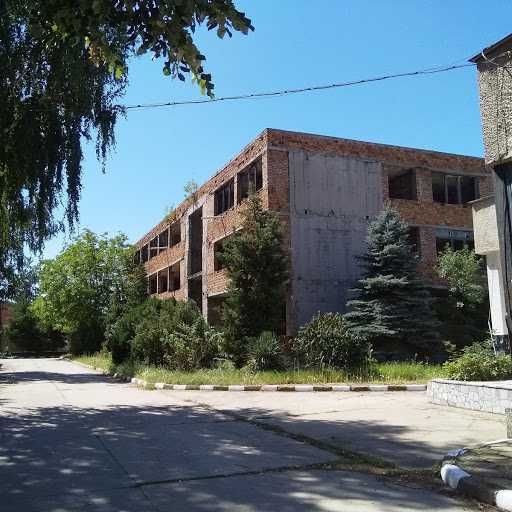 Продавам промишлена сграда в строеж и парцел